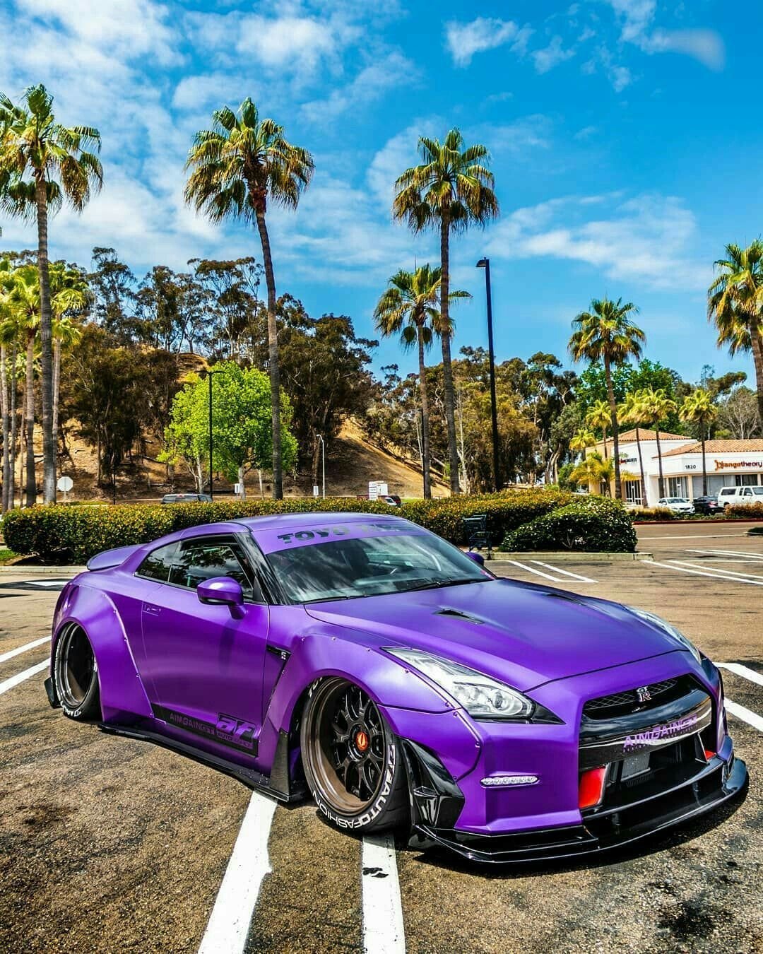 Nissan GTR фиолетовый