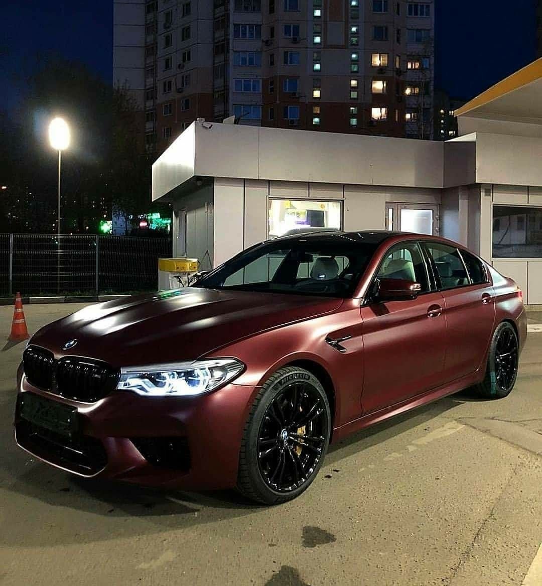 BMW m5 бордовая