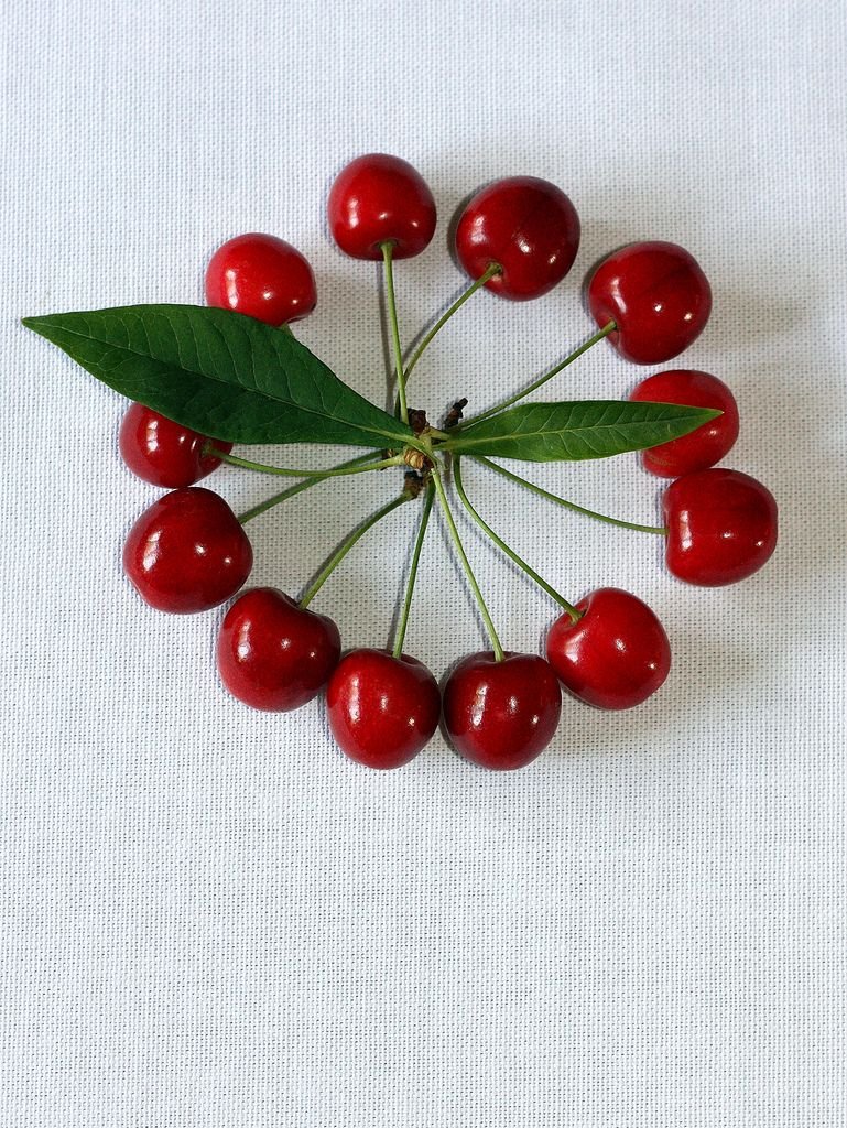 Украшение черешней