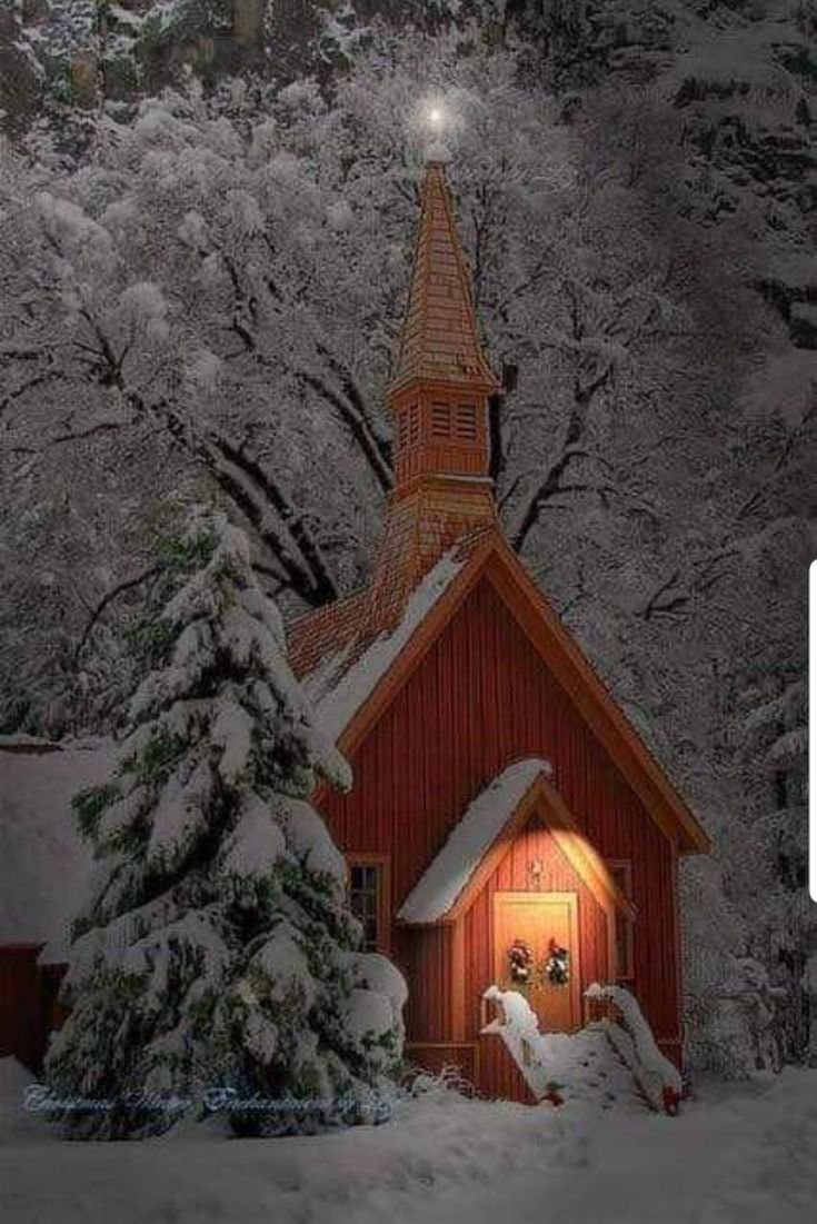 Часовня в снегу