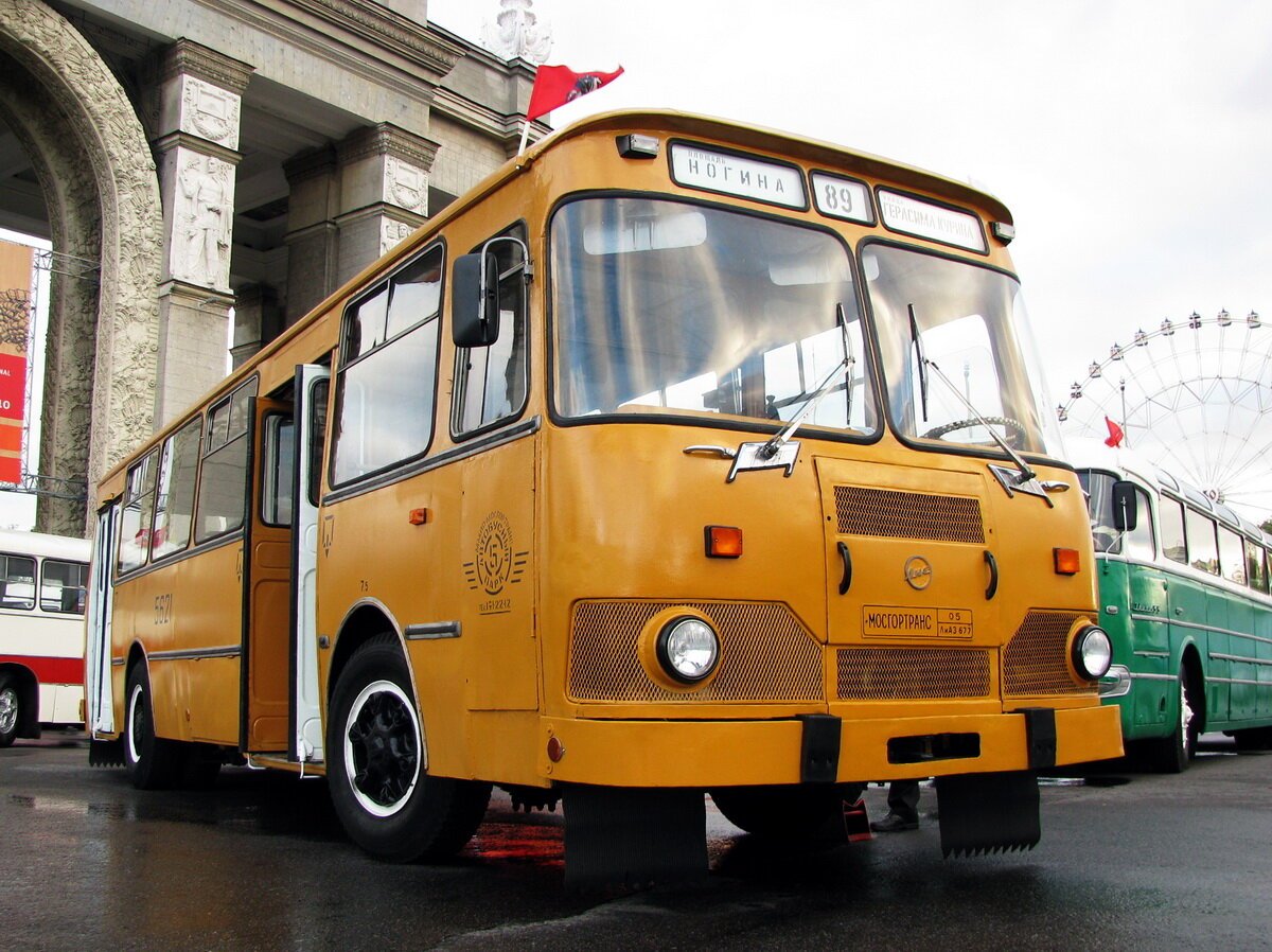 ЛИАЗ-677 автобус