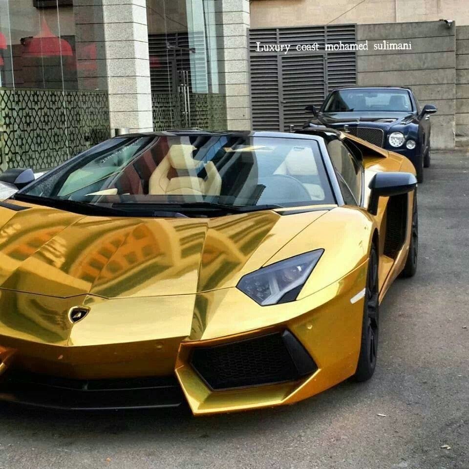 Золотой Lamborghini авентадор