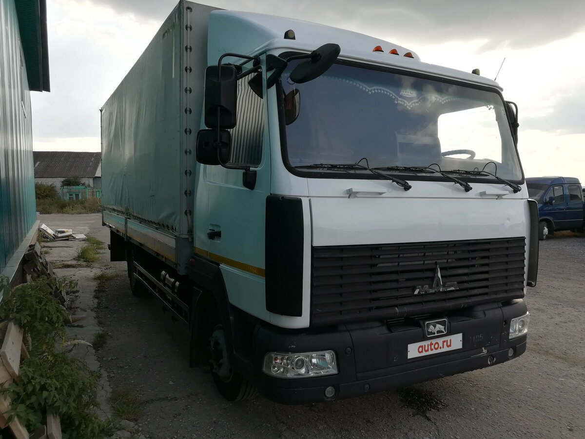 МАЗ 437143