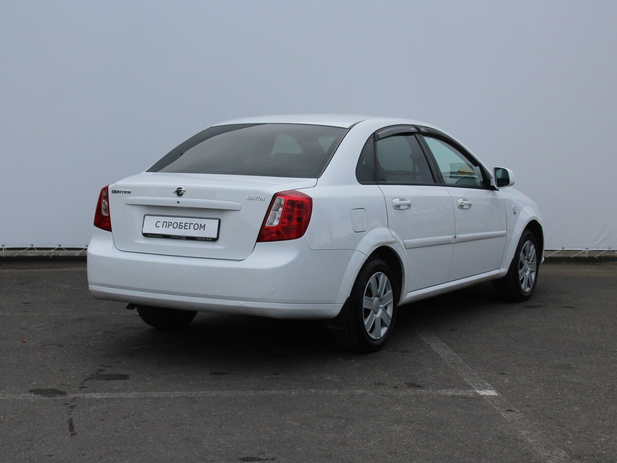 Daewoo Gentra белая 2017