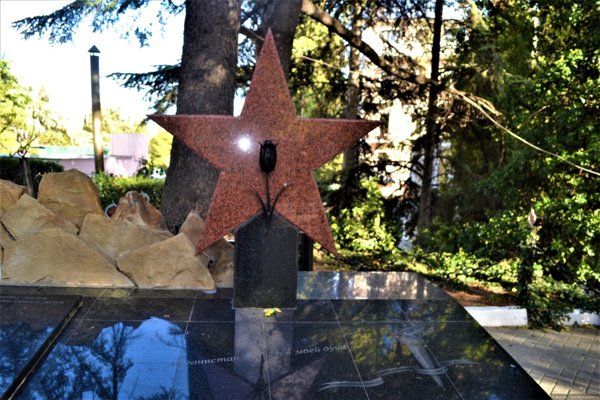 Черный тюльпан памятник