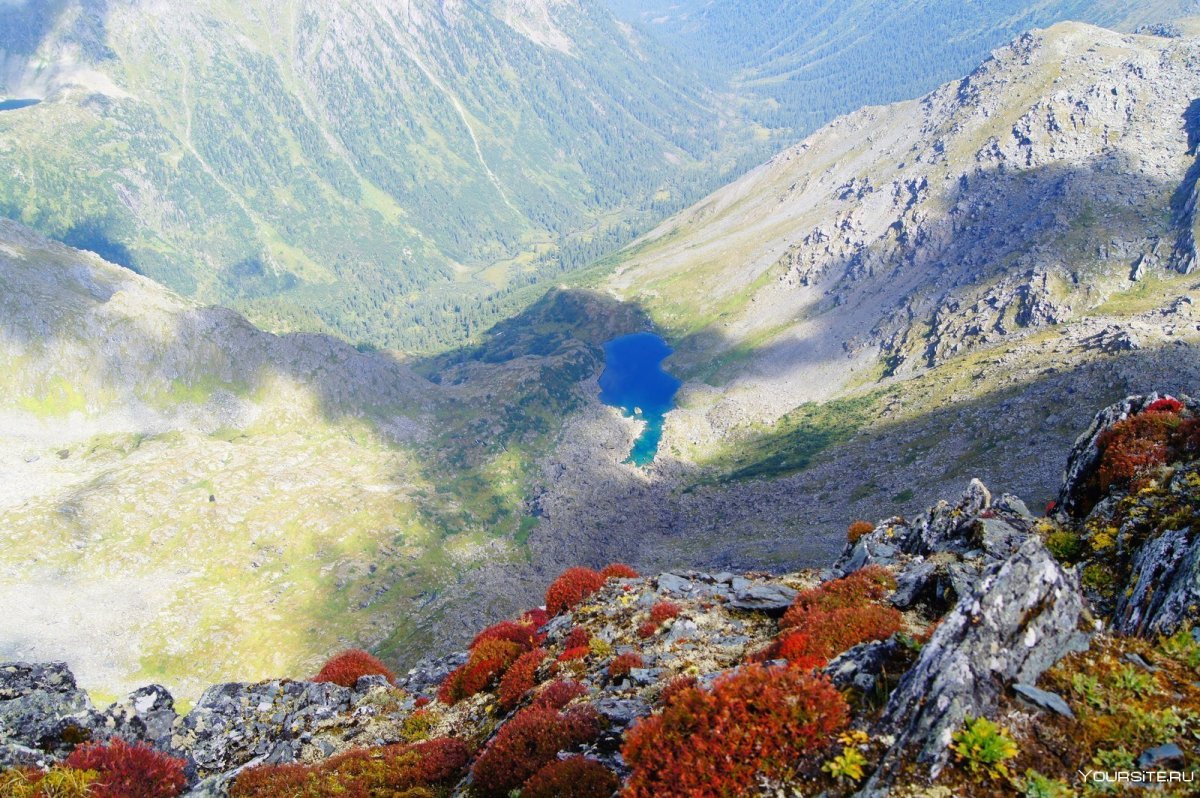 Саянские горы водопад Красноярский край