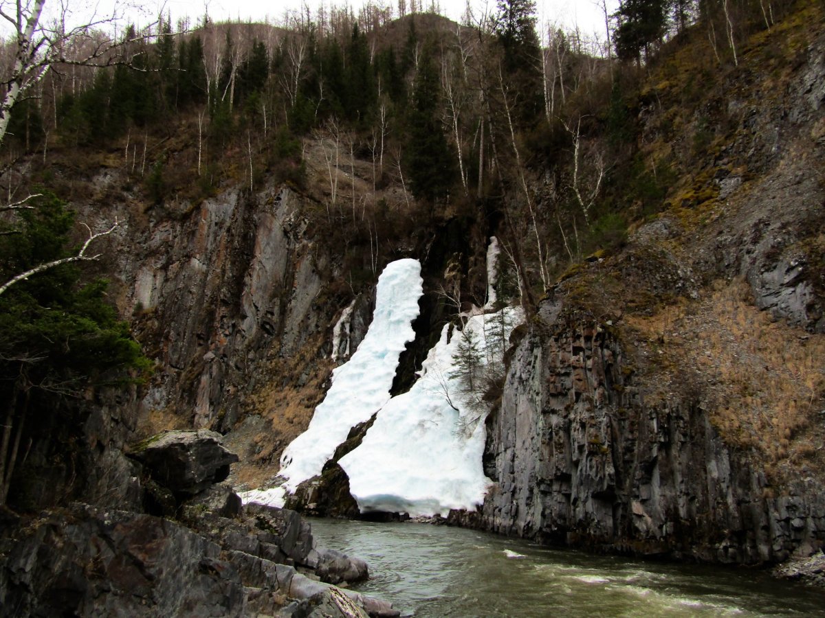 Камышлинский водопад зимой