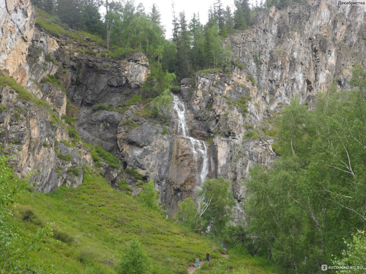 Водопад девичьи слезы горный Алтай
