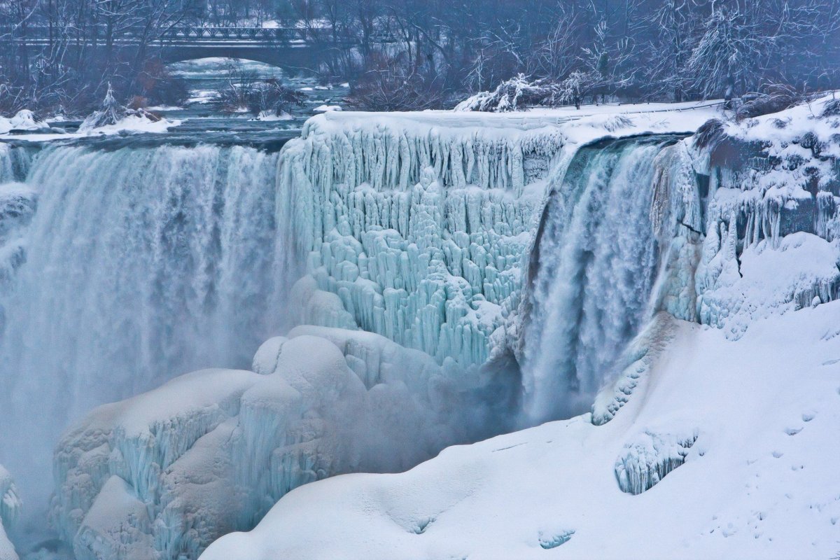 Ниагарский водопад зимой
