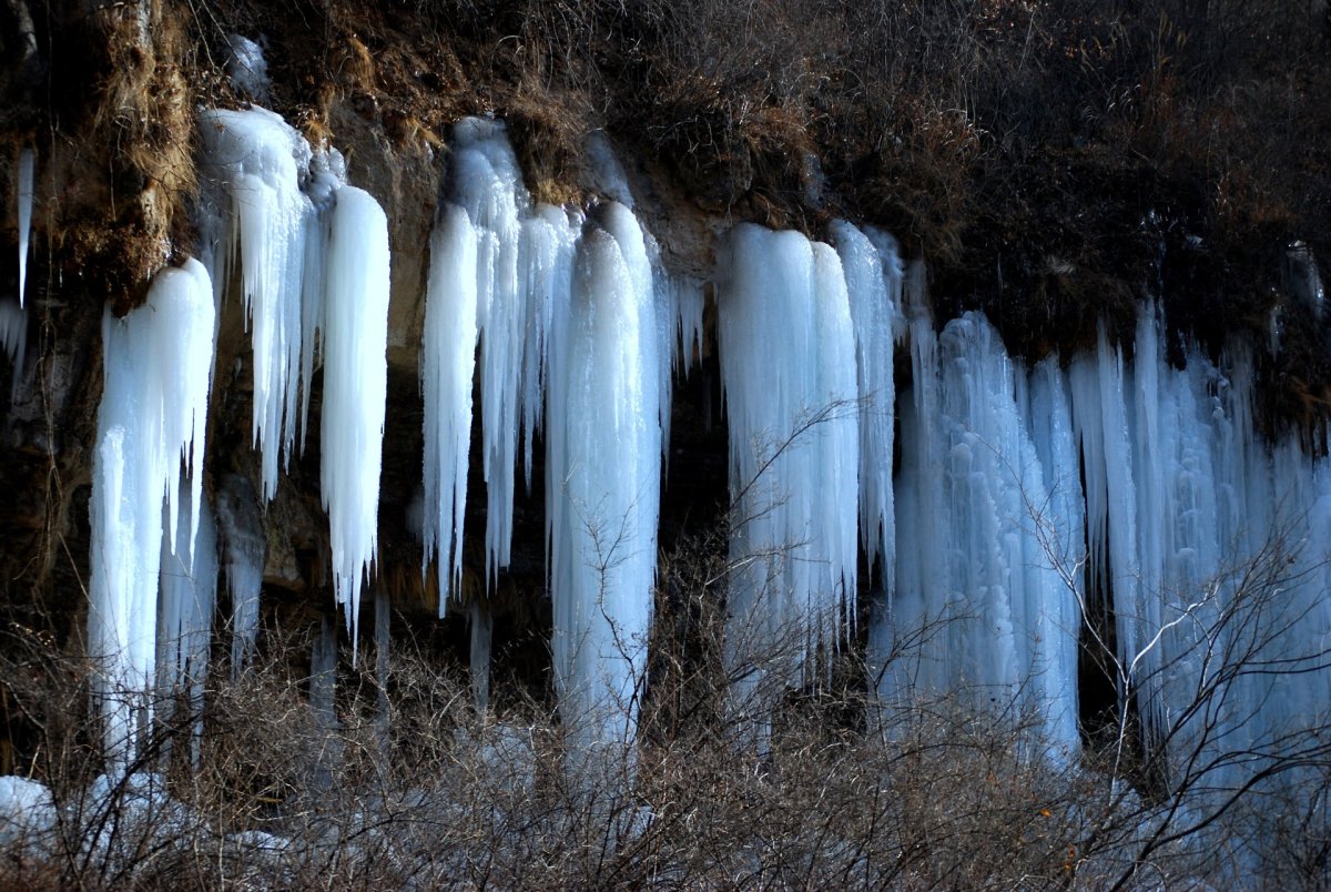 Сосульки на водопаде