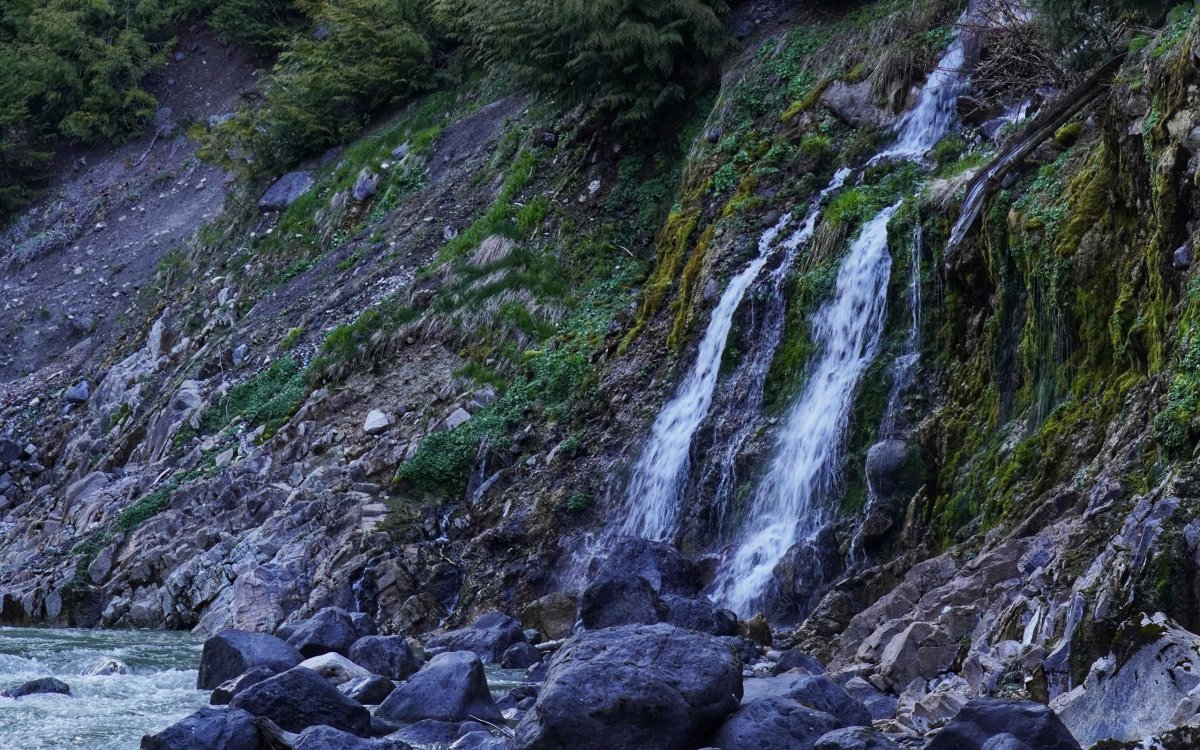 Водопад на реке ура