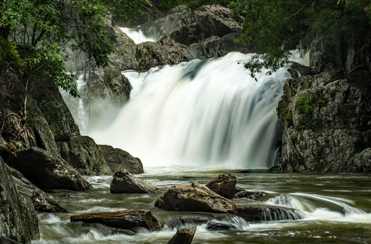 Каскад водопадов в Корее