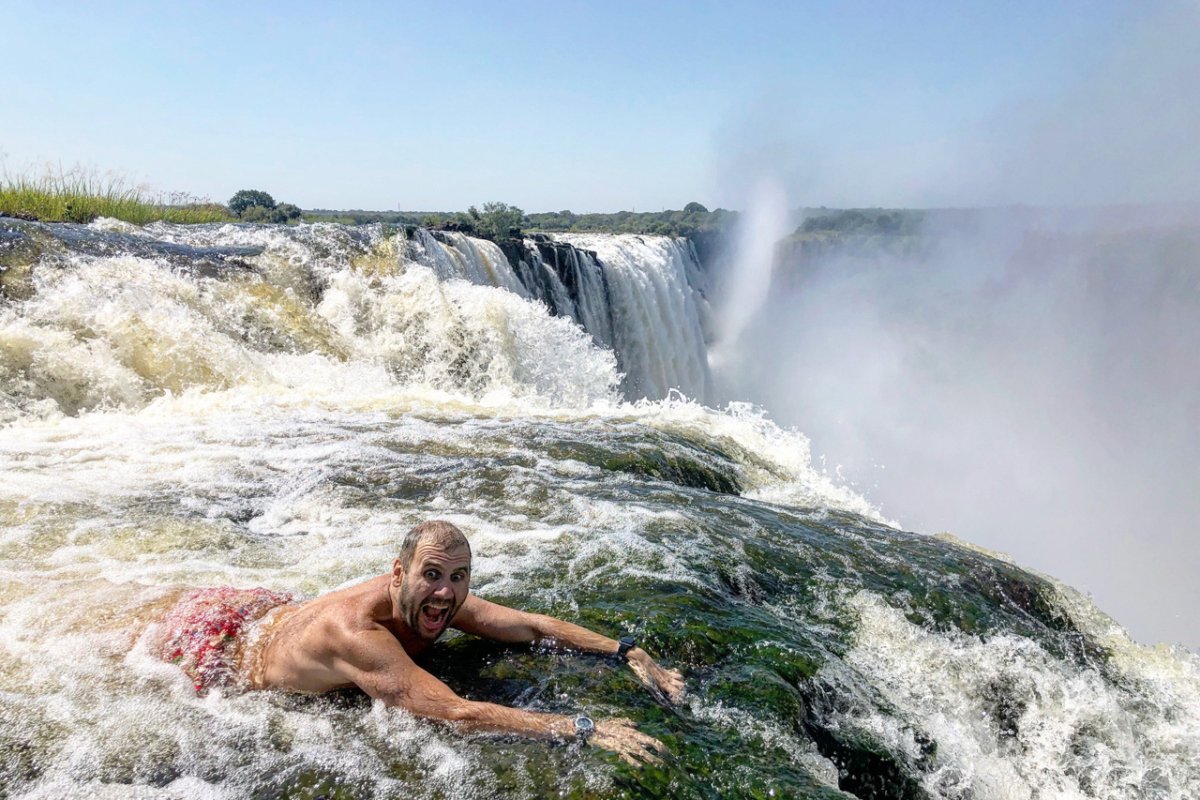 Полежать в водопаде Виктория