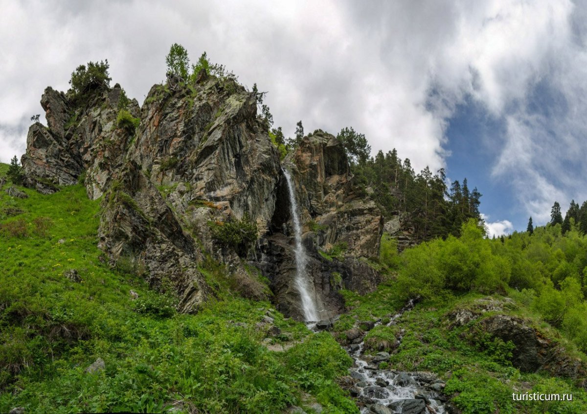 Баритовый водопад в Архызе