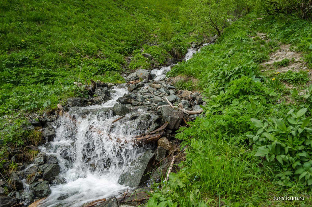 Баритовый водопад в Архызе