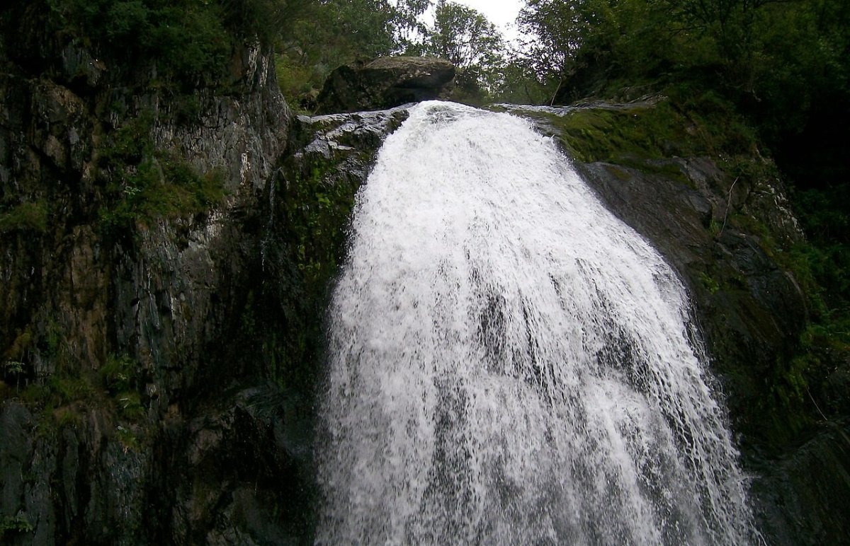 Корбу водопад горный Алтай