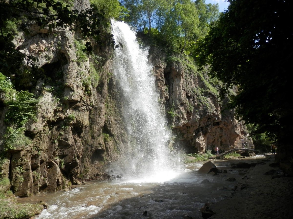 Лермонтовский водопад в Кисловодске
