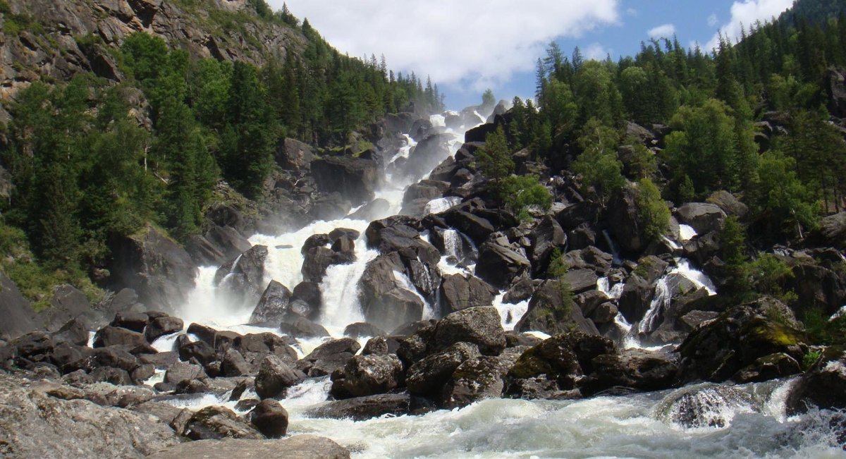 Каскад водопадов на реке Шинок