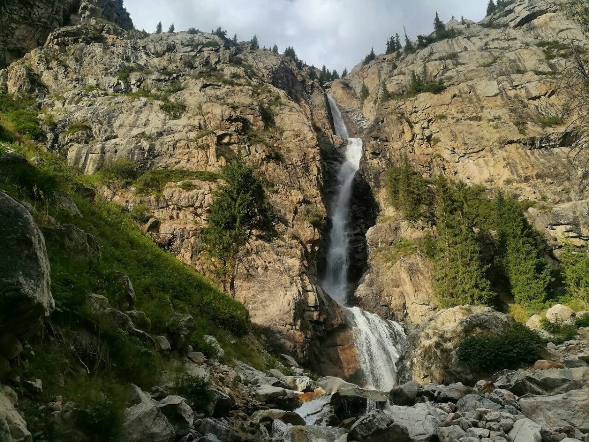 Водопад Бурхан-Булак