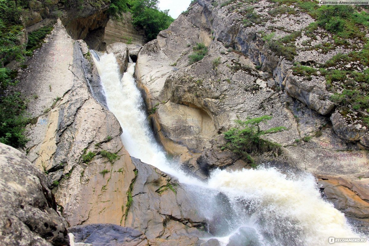 Хучнинский водопад горы