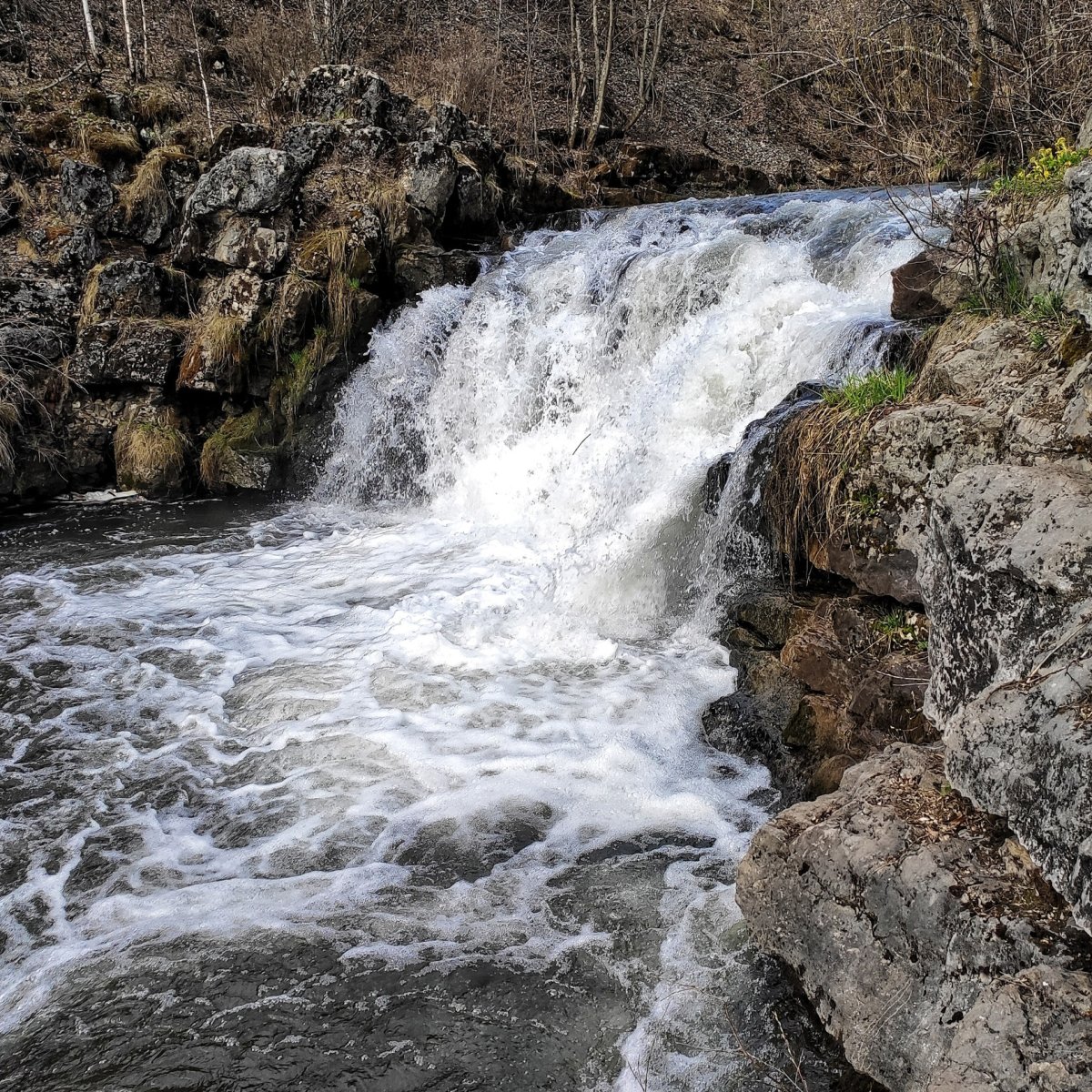 Яхинский водопад