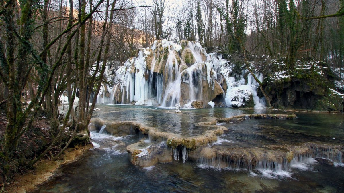 Франция Каскад водопада Шарлемань
