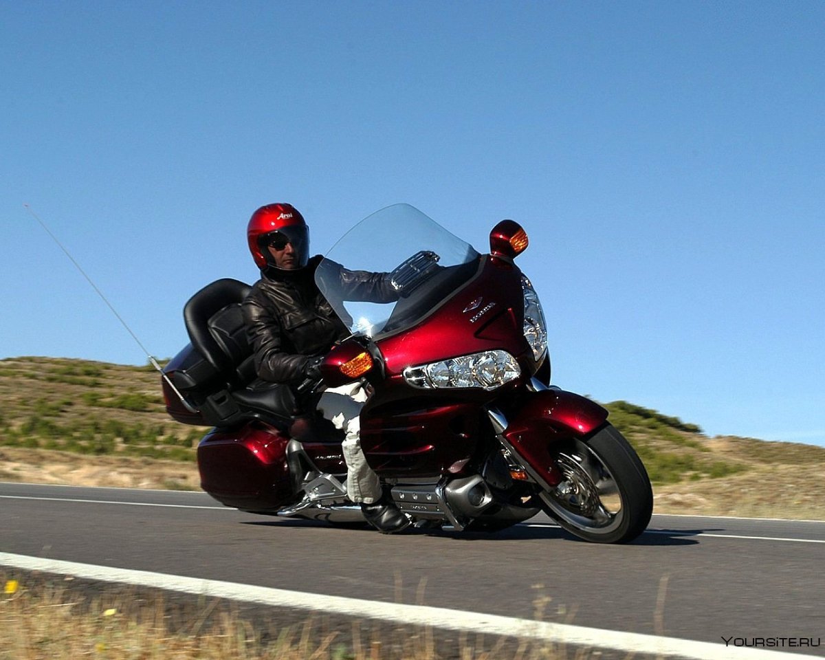 Мотоцикл Honda Gold Wing на обои