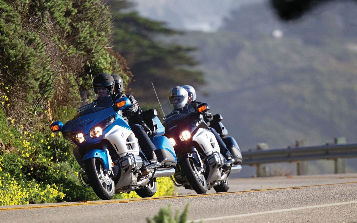 Мотоцикл Honda Gold Wing на обои