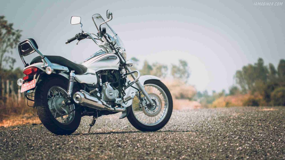 Bajaj Avenger 220 Cruise на дороге