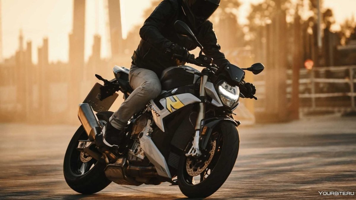 Мотоцикл БМВ s1000r