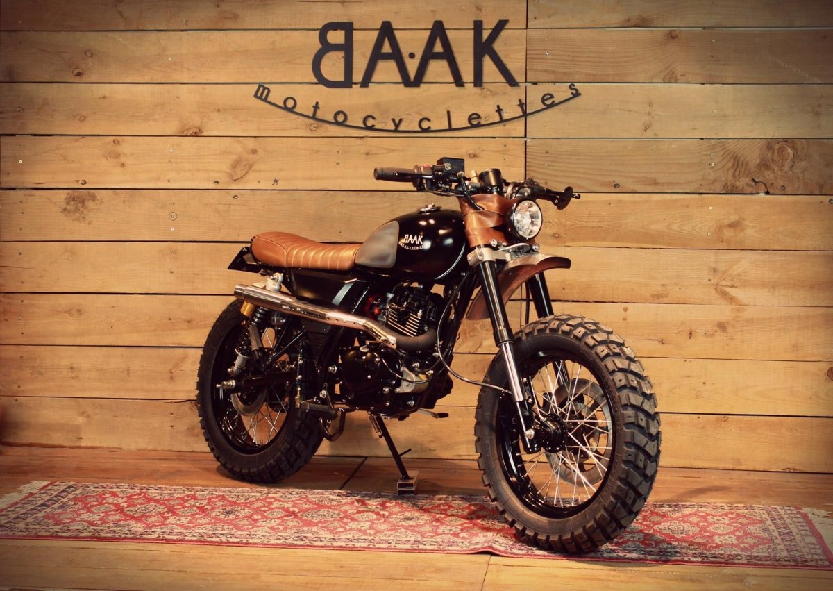 Картинка мотоцикла Scrambler в книжном формате