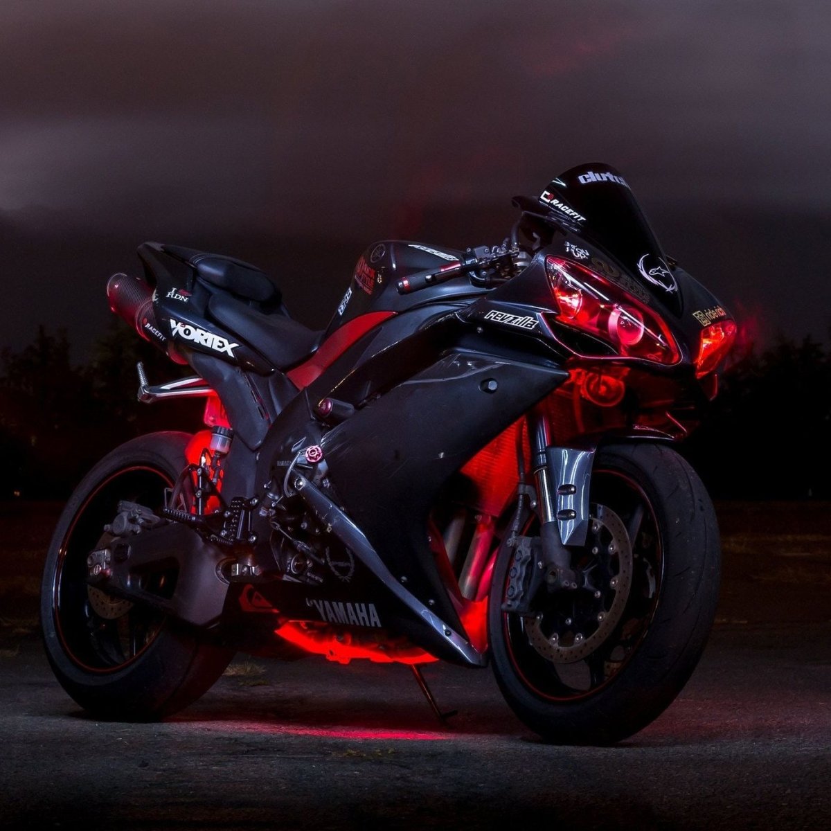 Спортбайк Ямаха r1 красный