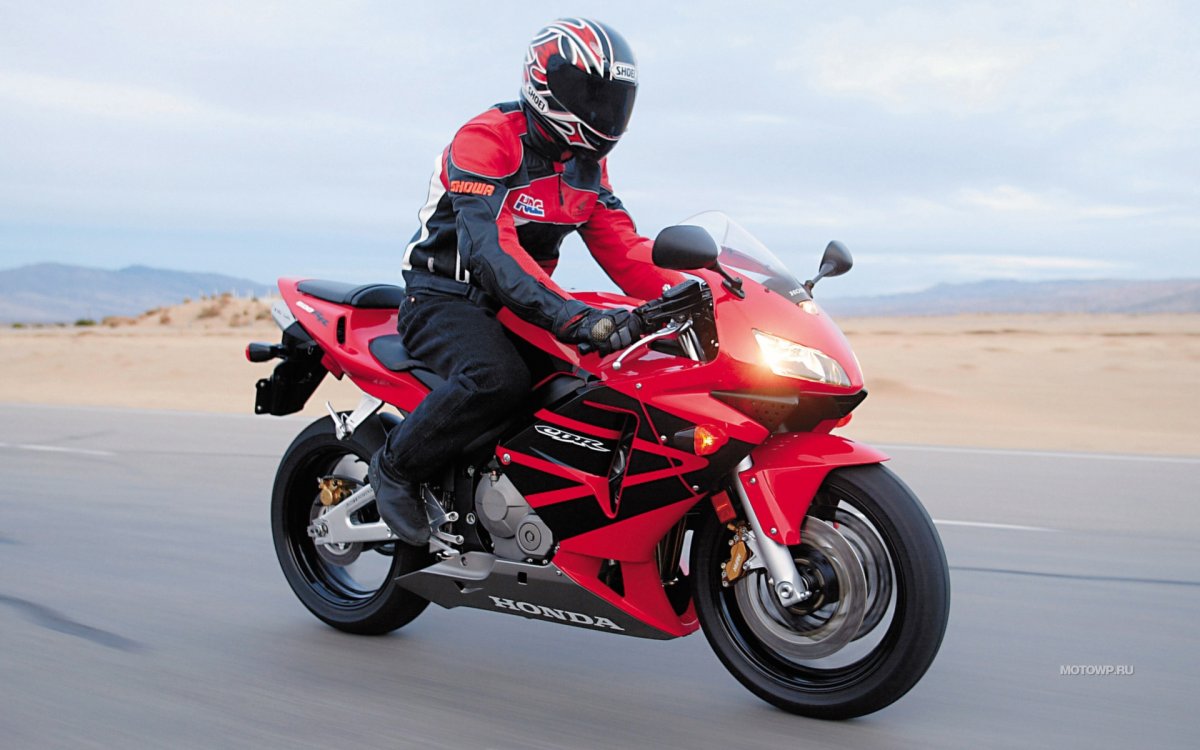 Honda cbr600rr мотоциклист