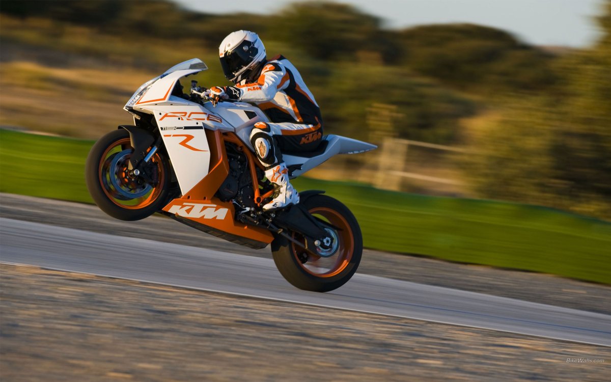 KTM rc8r с пилотом