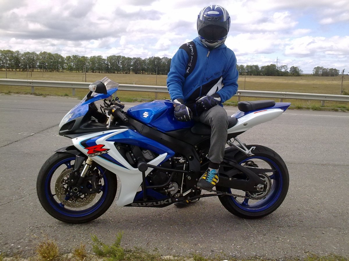 Suzuki GSX-r600 в шлеме