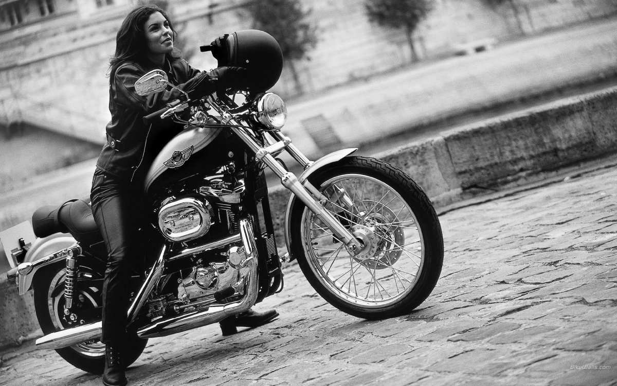 Harley-Davidson Sportster 1200 девушка