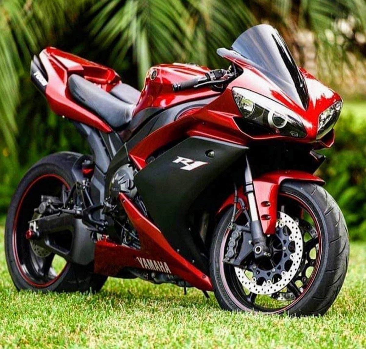 Yamaha r1 красный
