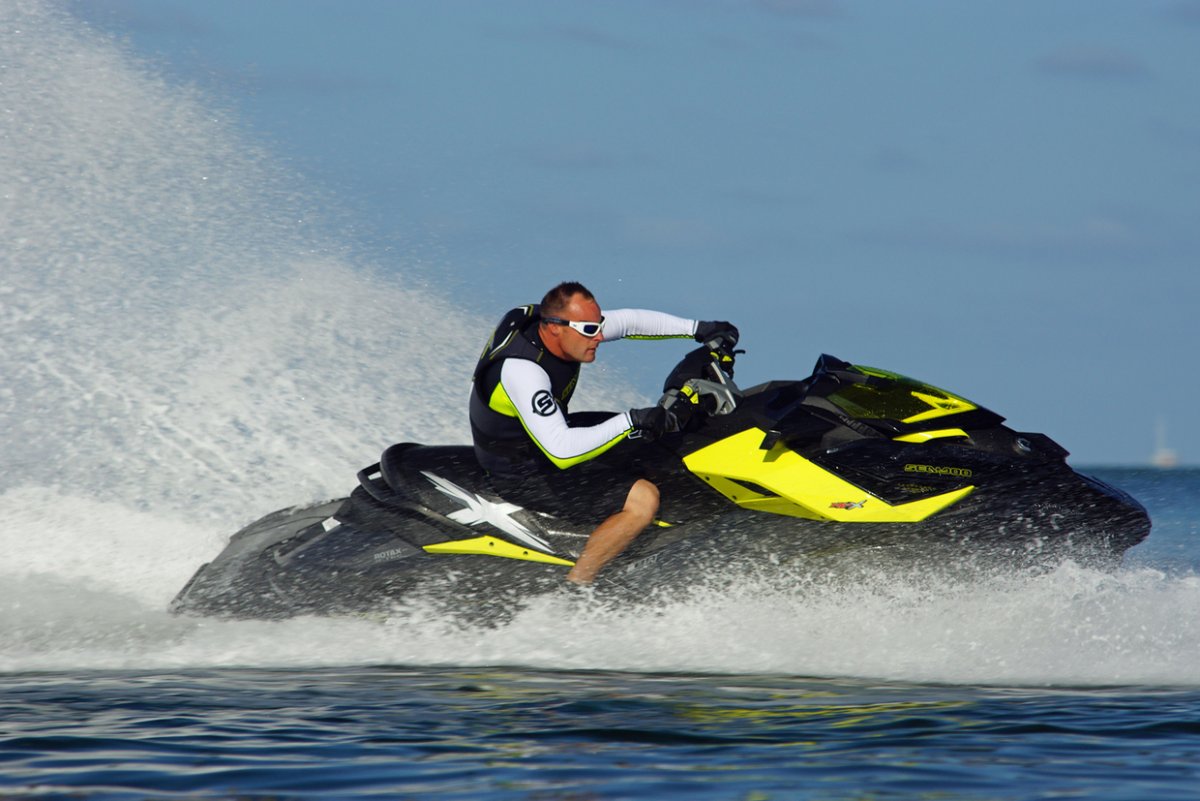 Гидроцикл BRP Sea-Doo на воде