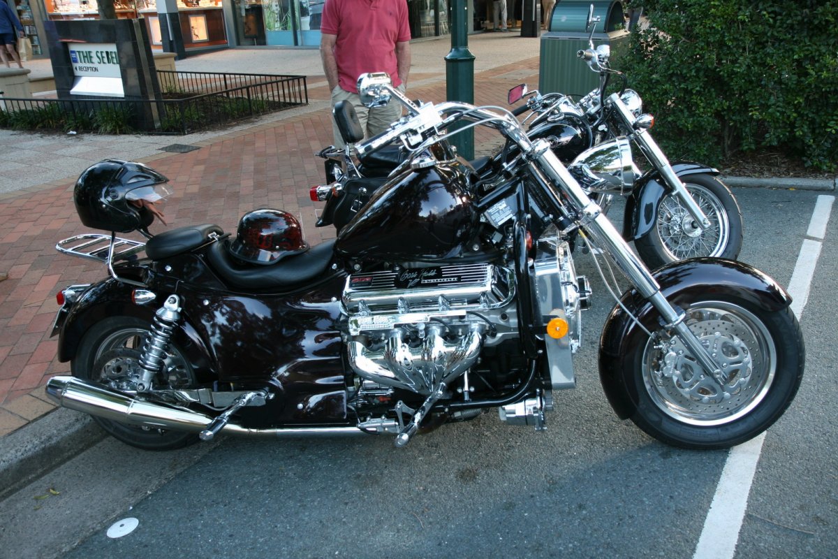 Мотоцикл Boss Hoss v8