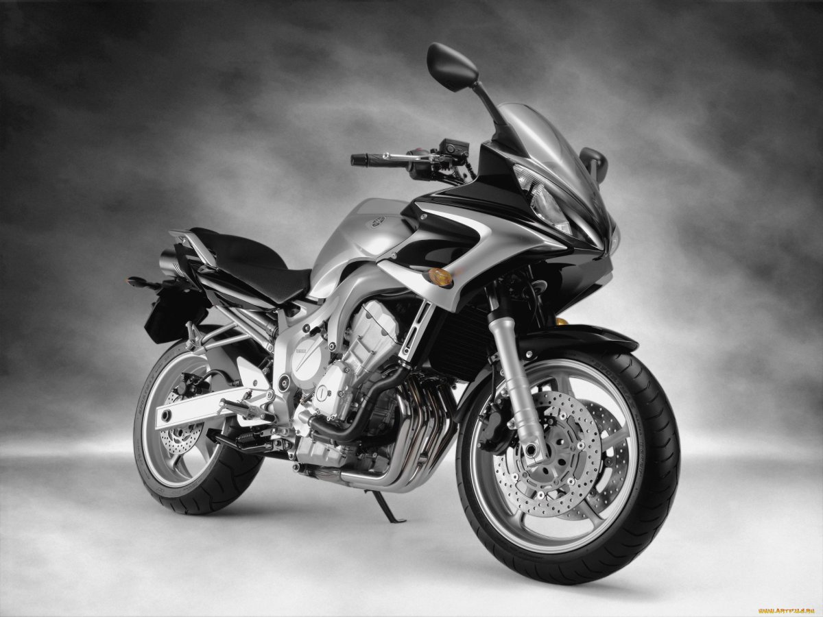 Yamaha серебристый мотоцикл