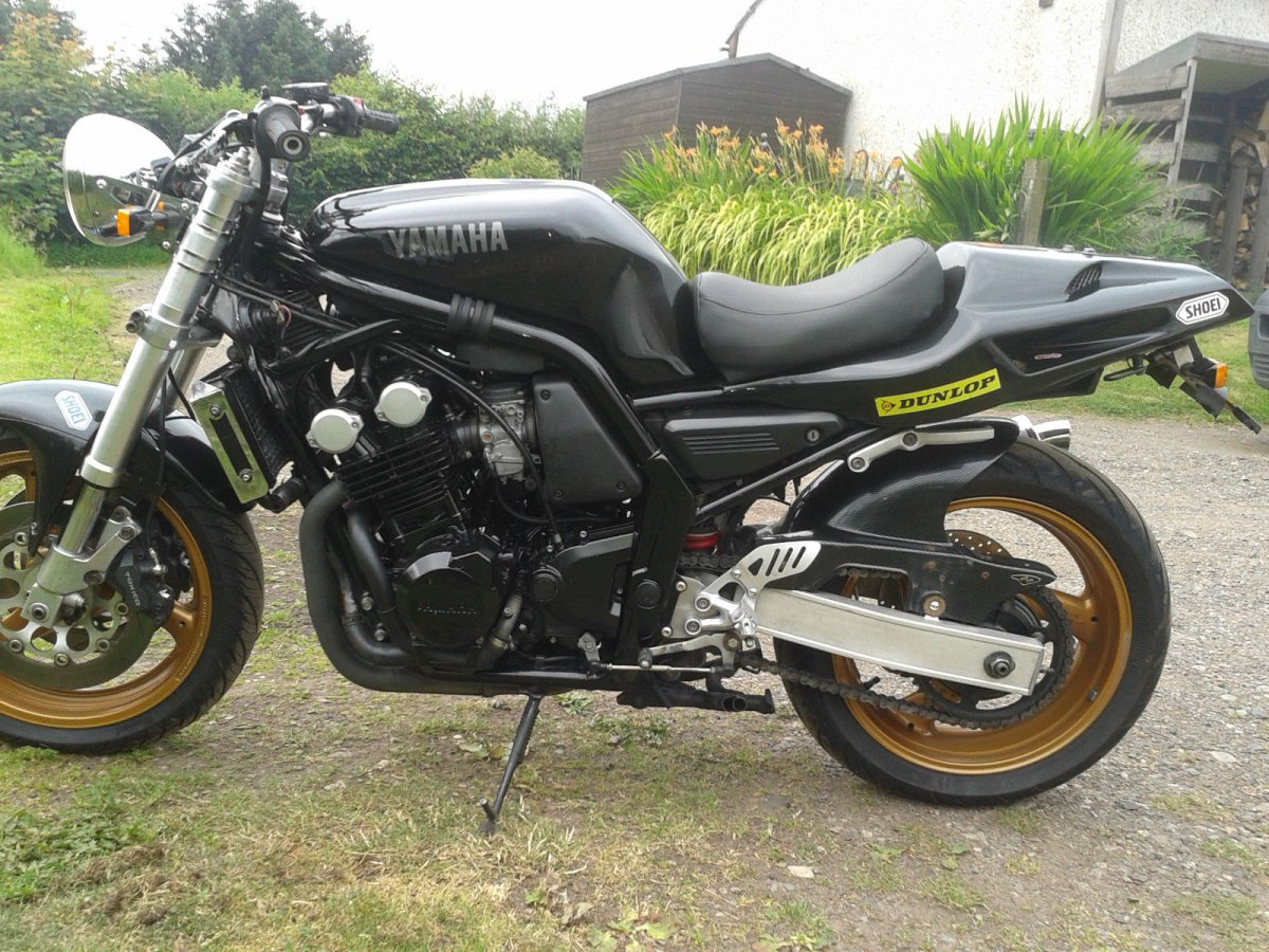 Yamaha FZS 600 Custom