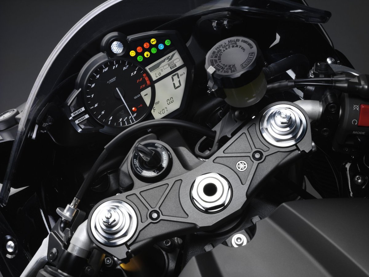 Yamaha r1 2014 приборная панель