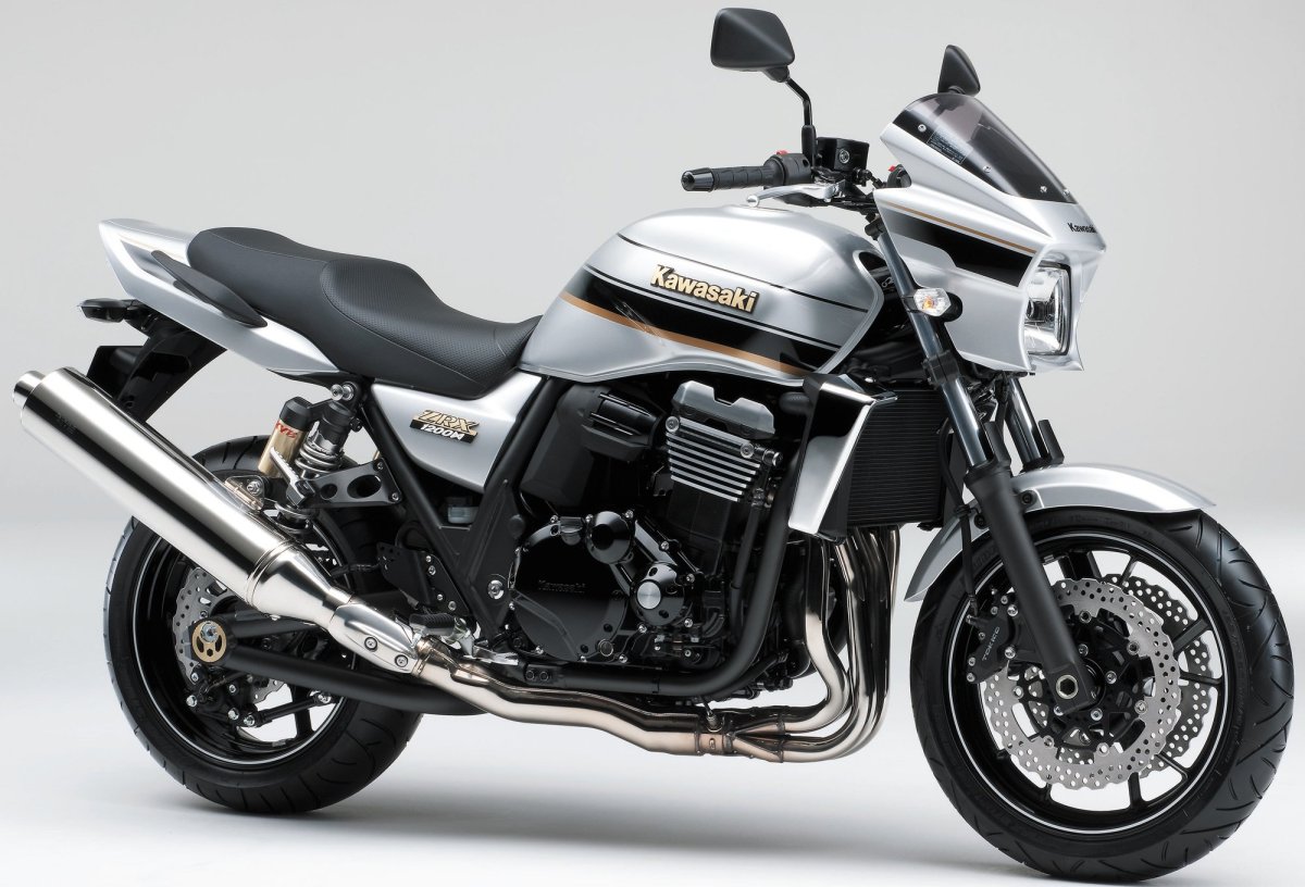 Kawasaki дорожный мотоцикл