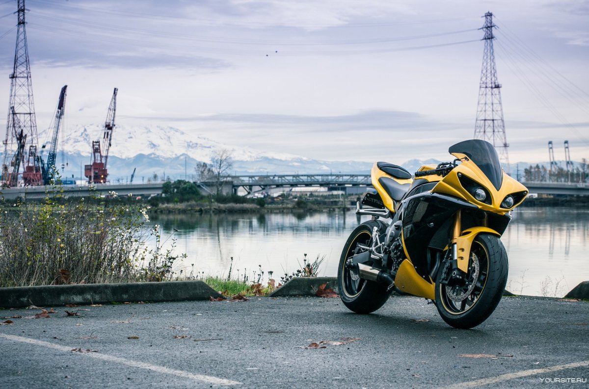 Yamaha YZF-r1 желтый