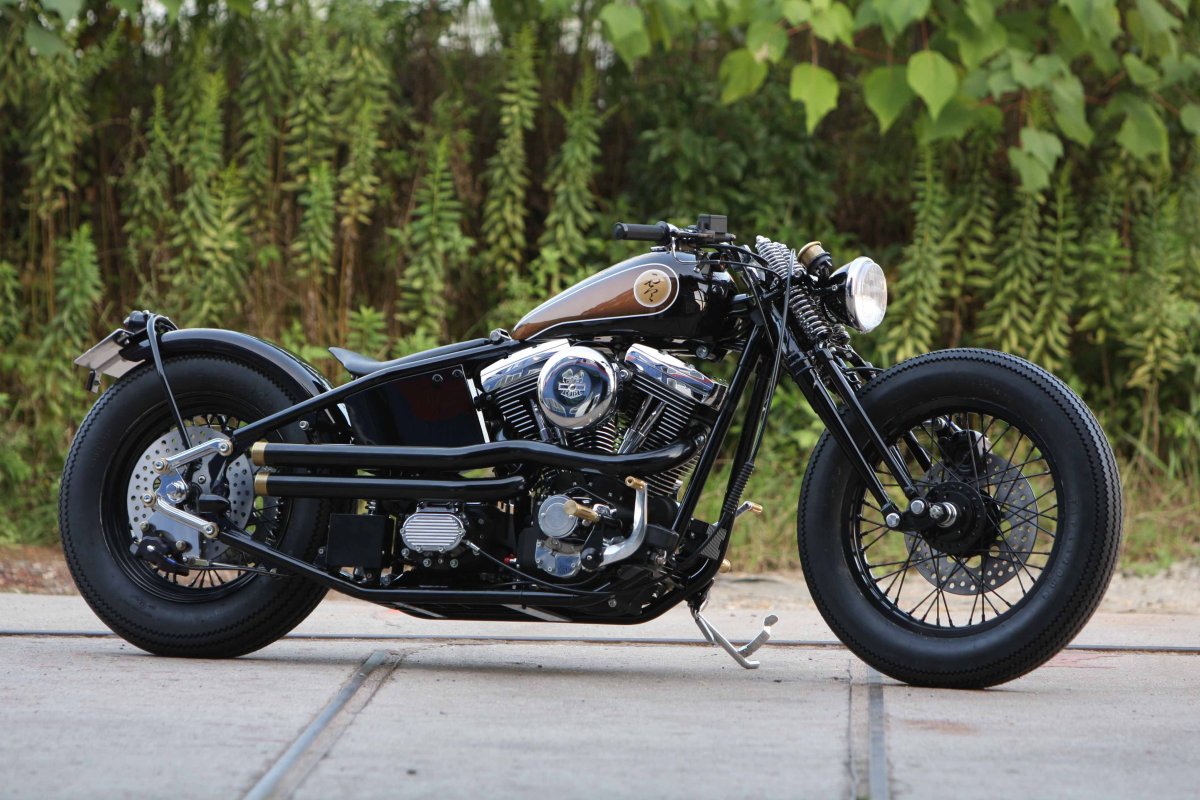 Мотоцикл боббер Harley Davidson