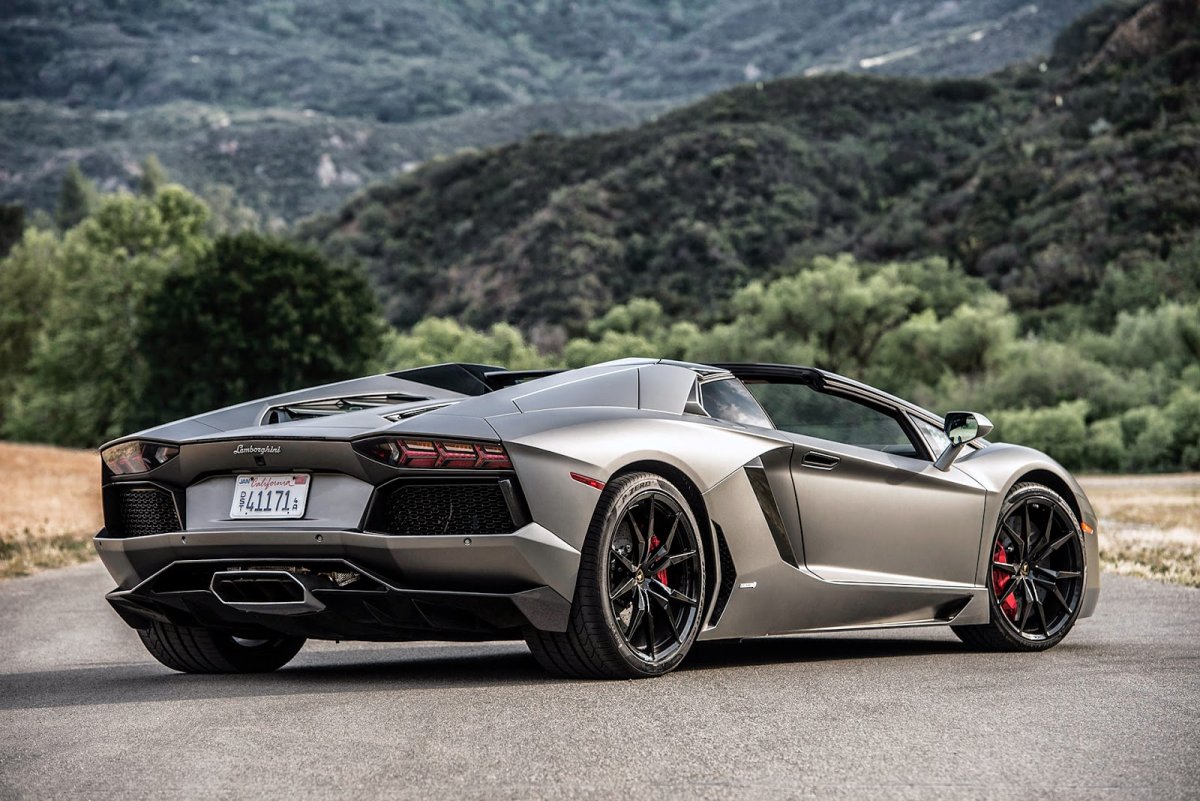 Lamborghini Aventador 2015 серебристый