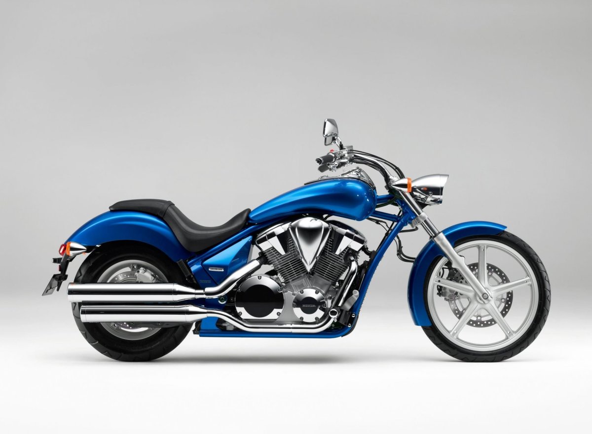 Мотоцикл Honda vt1300cs