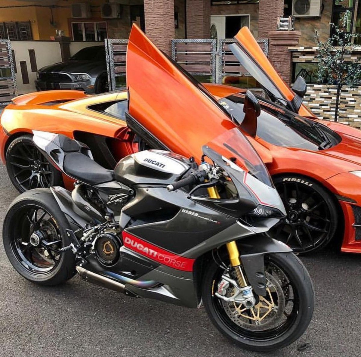 Спорткар Ducati