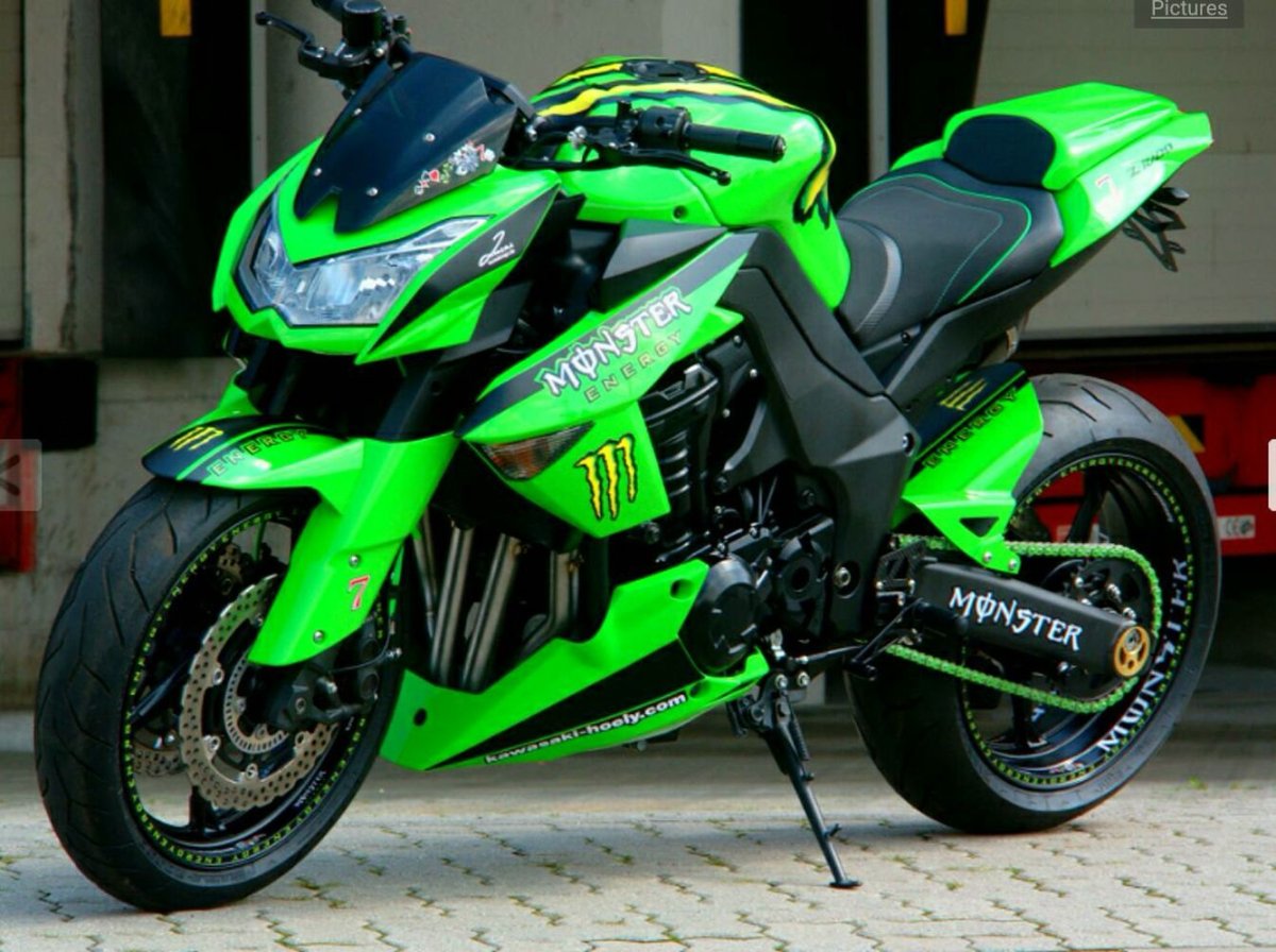 Спортивный мотоцикл Kawasaki зеленый