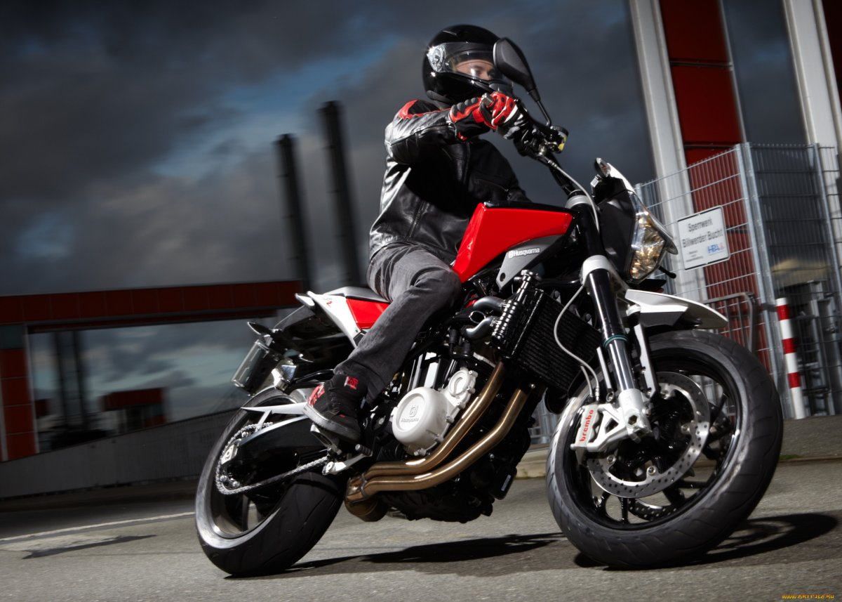 Дорожный мото Husqvarna nuda 900